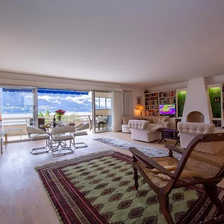 Lakeside Apartment *